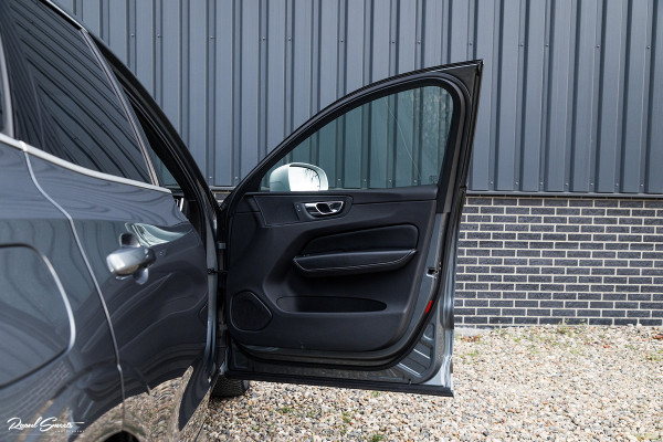 Volvo XC60 2.0 T5 R-Design | Cruise control | Zwenkbare trekhaak | Apple carplay |