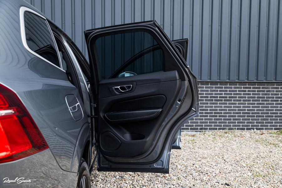 Volvo XC60 2.0 T5 R-Design | Cruise control | Zwenkbare trekhaak | Apple carplay |