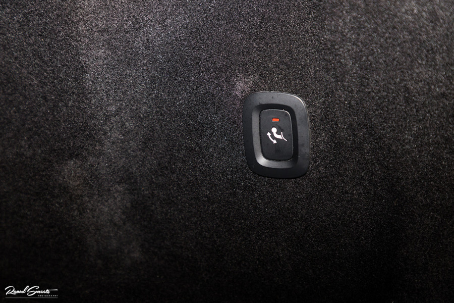 Volvo XC60 2.0 T5 R-Design | Cruise control | Zwenkbare trekhaak | Apple carplay |