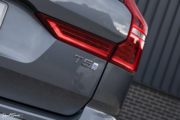 Volvo XC60 2.0 T5 R-Design | Cruise control | Zwenkbare trekhaak | Apple carplay |