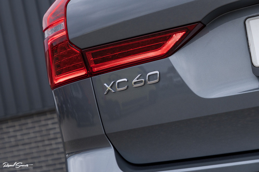 Volvo XC60 2.0 T5 R-Design | Cruise control | Zwenkbare trekhaak | Apple carplay |