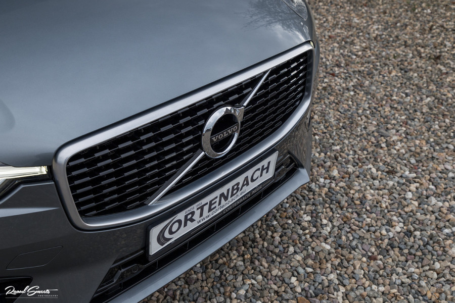 Volvo XC60 2.0 T5 R-Design | Cruise control | Zwenkbare trekhaak | Apple carplay |
