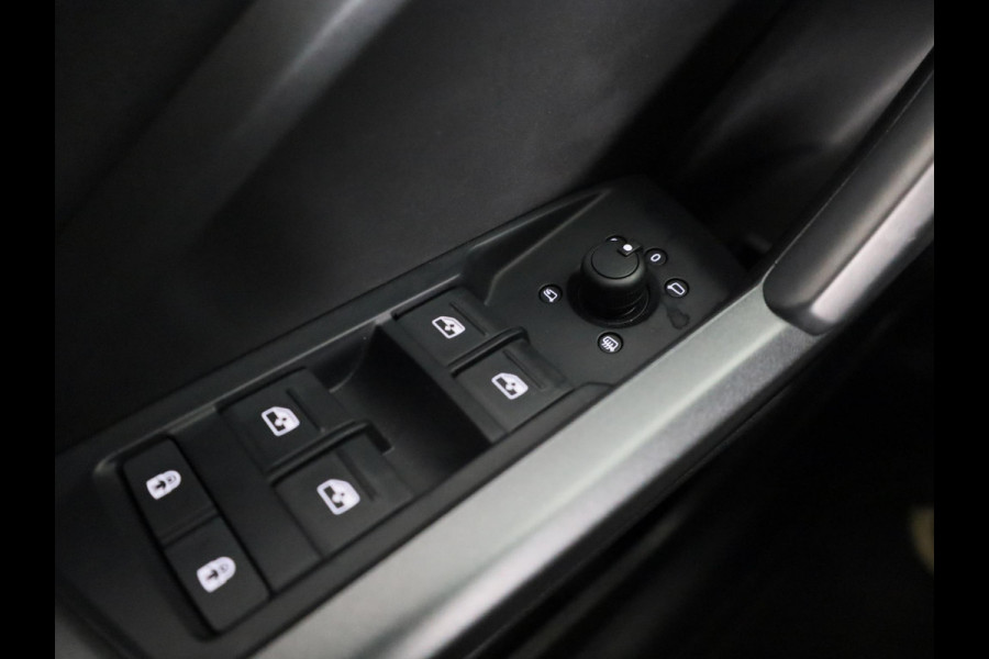Audi Q3 Sportback 45 TFSI e S Edition 245pk | Sonos Audio | Parkeercamera | Navigatie  | Elektrisch verstelbare voorstoelen