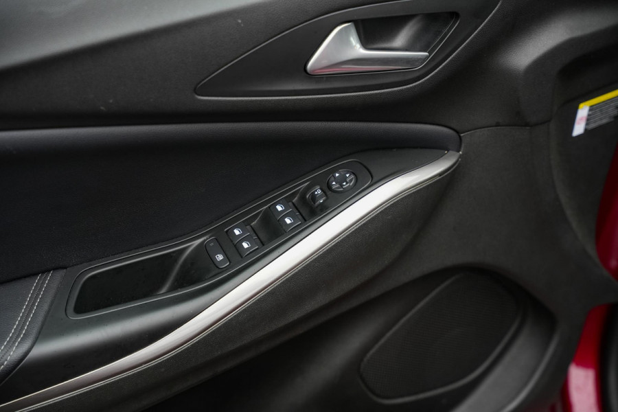 Opel Grandland 1.6 Turbo Plug-In Hybrid GS Line Apple carplay DAB+ Hill hold 18"L.M. Rijstrooksensor Airco Dakrails