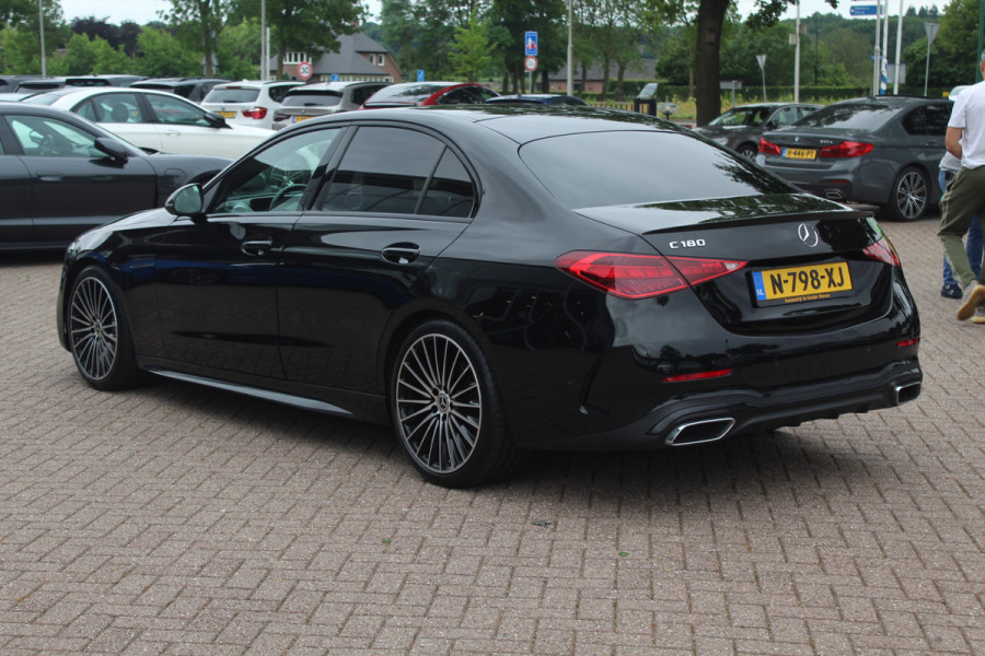Mercedes-Benz C-Klasse 180 AMG Line / Camera / Leder&Alcantara / 18'' / Navigatie / DAB / Dodehoek / Stoelverwarming / Cruise Control