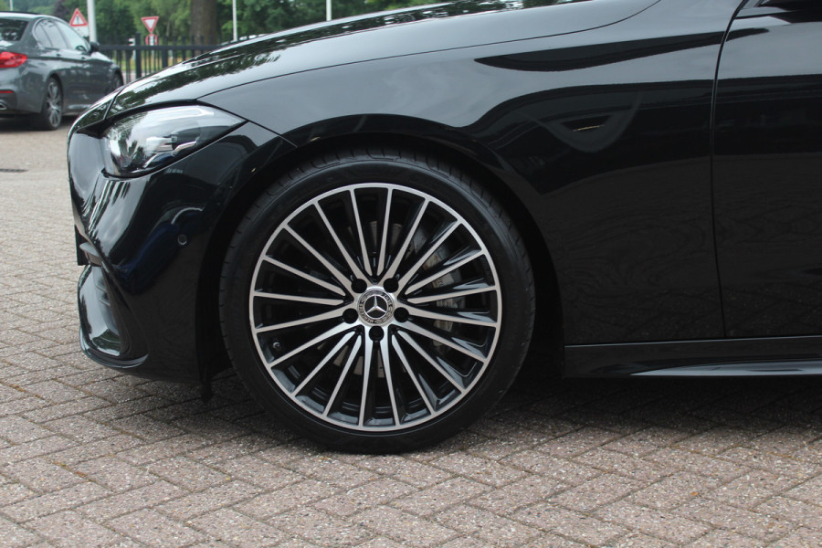 Mercedes-Benz C-Klasse 180 AMG Line / Camera / Leder&Alcantara / 18'' / Navigatie / DAB / Dodehoek / Stoelverwarming / Cruise Control