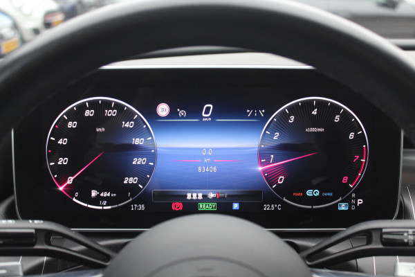 Mercedes-Benz C-Klasse 180 AMG Line / Camera / Leder&Alcantara / 18'' / Navigatie / DAB / Dodehoek / Stoelverwarming / Cruise Control