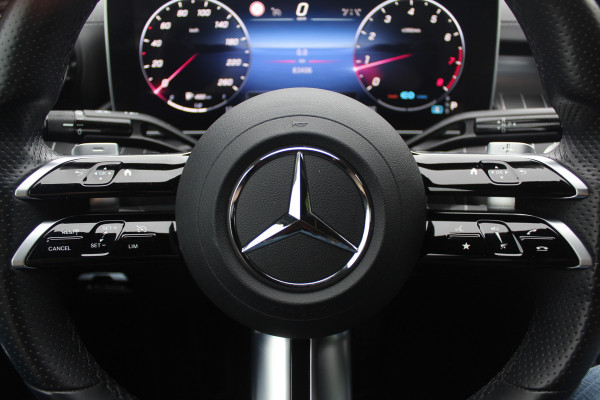 Mercedes-Benz C-Klasse 180 AMG Line / Camera / Leder&Alcantara / 18'' / Navigatie / DAB / Dodehoek / Stoelverwarming / Cruise Control