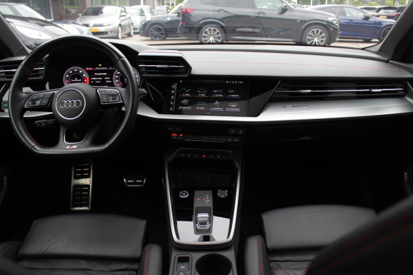 Audi A3 Limousine 30 TFSI S edition / Panoramadak / Camera / Head-up / Luxe Leder / B&O / Carbon spoiler / Dodehoek / Navigatie / ACC / DAB