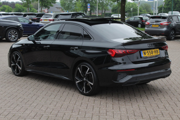 Audi A3 Limousine 30 TFSI S edition / Panoramadak / Camera / Head-up / Luxe Leder / B&O / Carbon spoiler / Dodehoek / Navigatie / ACC / DAB