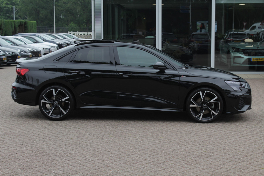 Audi A3 Limousine 30 TFSI S edition / Panoramadak / Camera / Head-up / Luxe Leder / B&O / Carbon spoiler / Dodehoek / Navigatie / ACC / DAB