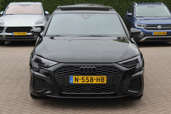 Audi A3 Limousine 30 TFSI S edition / Panoramadak / Camera / Head-up / Luxe Leder / B&O / Carbon spoiler / Dodehoek / Navigatie / ACC / DAB