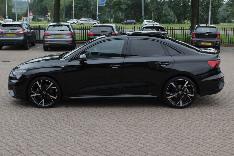 Audi A3 Limousine 30 TFSI S edition / Panoramadak / Camera / Head-up / Luxe Leder / B&O / Carbon spoiler / Dodehoek / Navigatie / ACC / DAB