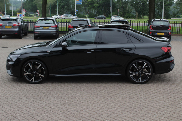 Audi A3 Limousine 30 TFSI S edition / Panoramadak / Camera / Head-up / Luxe Leder / B&O / Carbon spoiler / Dodehoek / Navigatie / ACC / DAB