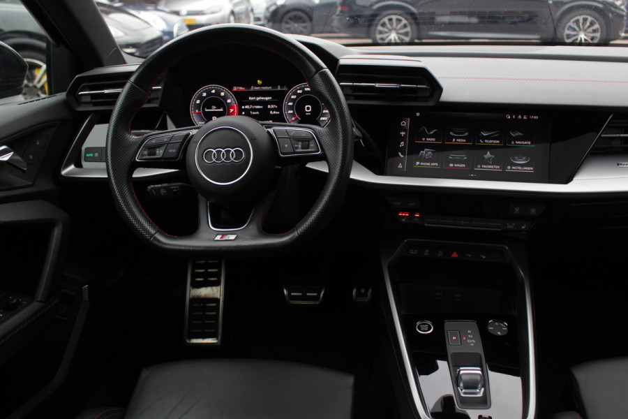 Audi A3 Limousine 30 TFSI S edition / Panoramadak / Camera / Head-up / Luxe Leder / B&O / Carbon spoiler / Dodehoek / Navigatie / ACC / DAB