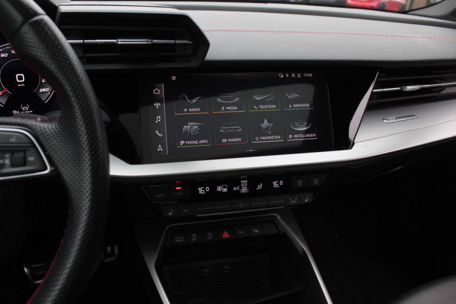 Audi A3 Limousine 30 TFSI S edition / Panoramadak / Camera / Head-up / Luxe Leder / B&O / Carbon spoiler / Dodehoek / Navigatie / ACC / DAB