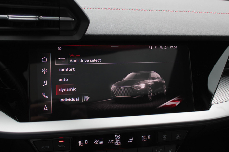 Audi A3 Limousine 30 TFSI S edition / Panoramadak / Camera / Head-up / Luxe Leder / B&O / Carbon spoiler / Dodehoek / Navigatie / ACC / DAB