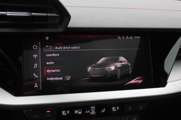 Audi A3 Limousine 30 TFSI S edition / Panoramadak / Camera / Head-up / Luxe Leder / B&O / Carbon spoiler / Dodehoek / Navigatie / ACC / DAB