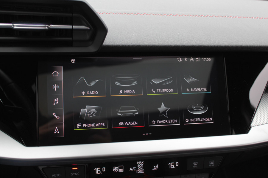 Audi A3 Limousine 30 TFSI S edition / Panoramadak / Camera / Head-up / Luxe Leder / B&O / Carbon spoiler / Dodehoek / Navigatie / ACC / DAB