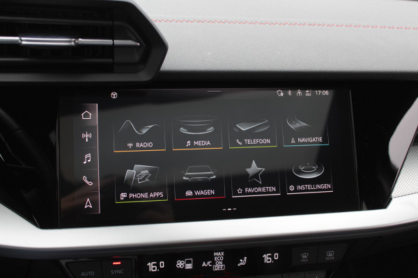 Audi A3 Limousine 30 TFSI S edition / Panoramadak / Camera / Head-up / Luxe Leder / B&O / Carbon spoiler / Dodehoek / Navigatie / ACC / DAB