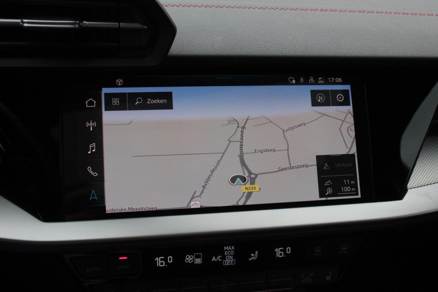 Audi A3 Limousine 30 TFSI S edition / Panoramadak / Camera / Head-up / Luxe Leder / B&O / Carbon spoiler / Dodehoek / Navigatie / ACC / DAB