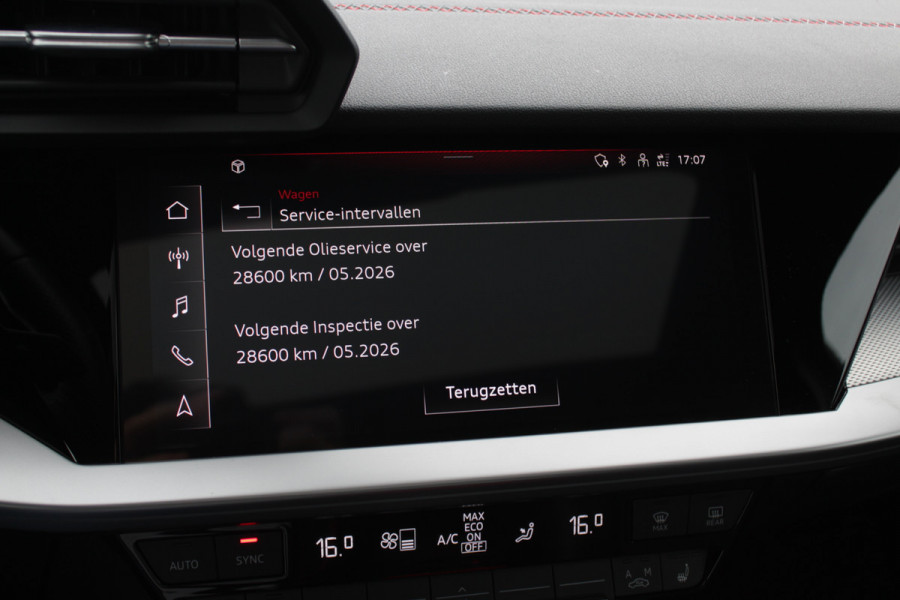 Audi A3 Limousine 30 TFSI S edition / Panoramadak / Camera / Head-up / Luxe Leder / B&O / Carbon spoiler / Dodehoek / Navigatie / ACC / DAB