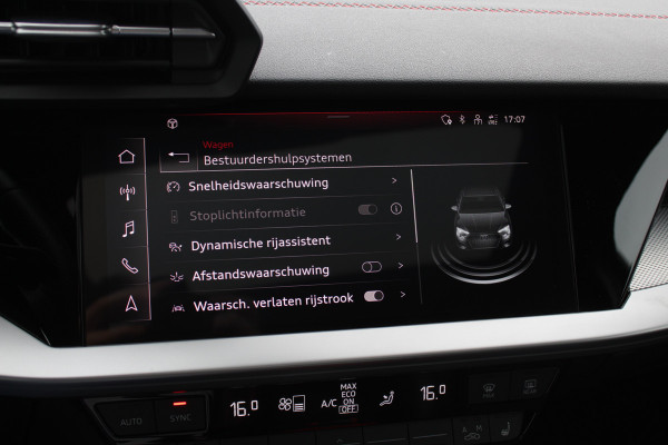 Audi A3 Limousine 30 TFSI S edition / Panoramadak / Camera / Head-up / Luxe Leder / B&O / Carbon spoiler / Dodehoek / Navigatie / ACC / DAB