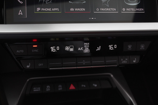 Audi A3 Limousine 30 TFSI S edition / Panoramadak / Camera / Head-up / Luxe Leder / B&O / Carbon spoiler / Dodehoek / Navigatie / ACC / DAB