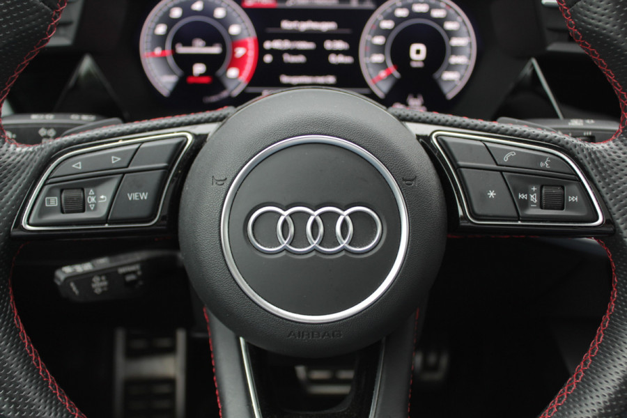 Audi A3 Limousine 30 TFSI S edition / Panoramadak / Camera / Head-up / Luxe Leder / B&O / Carbon spoiler / Dodehoek / Navigatie / ACC / DAB