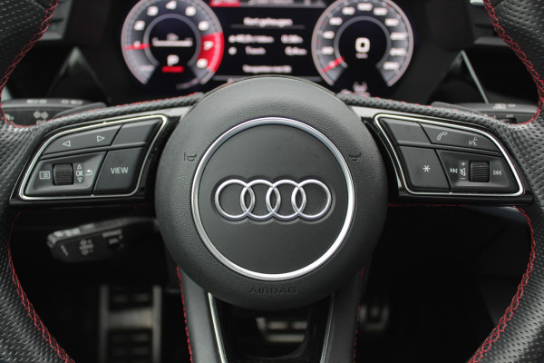 Audi A3 Limousine 30 TFSI S edition / Panoramadak / Camera / Head-up / Luxe Leder / B&O / Carbon spoiler / Dodehoek / Navigatie / ACC / DAB