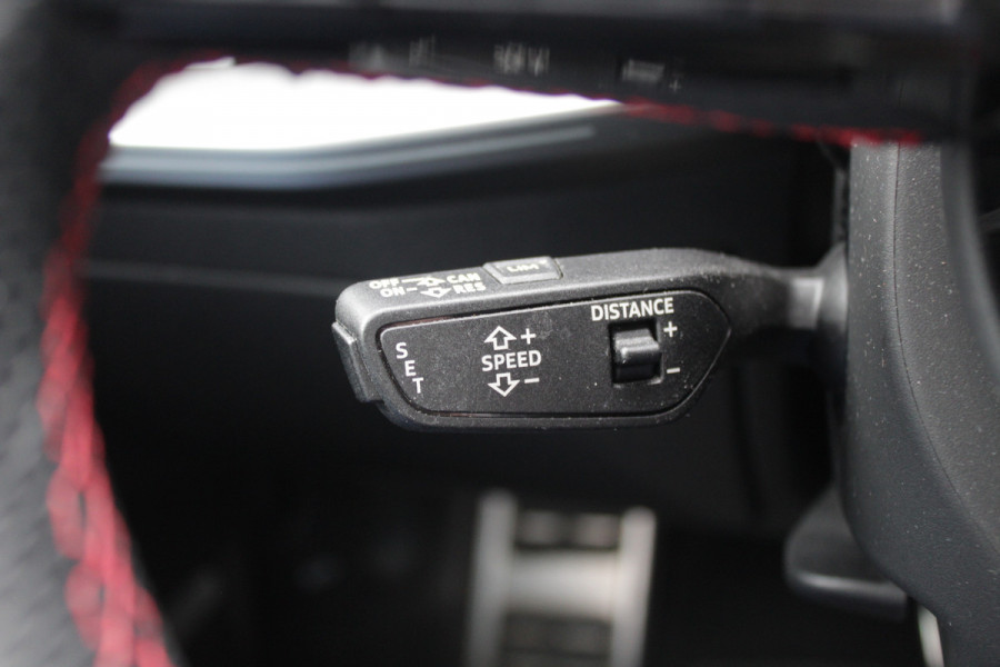 Audi A3 Limousine 30 TFSI S edition / Panoramadak / Camera / Head-up / Luxe Leder / B&O / Carbon spoiler / Dodehoek / Navigatie / ACC / DAB