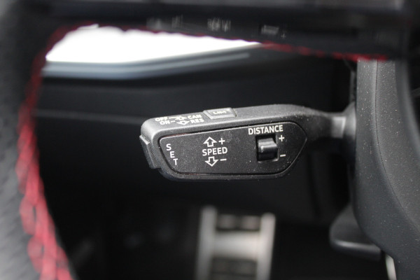 Audi A3 Limousine 30 TFSI S edition / Panoramadak / Camera / Head-up / Luxe Leder / B&O / Carbon spoiler / Dodehoek / Navigatie / ACC / DAB