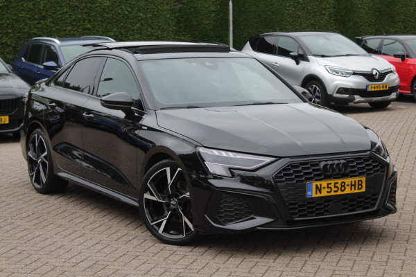 Audi A3 Limousine 30 TFSI S edition / Panoramadak / Camera / Head-up / Luxe Leder / B&O / Carbon spoiler / Dodehoek / Navigatie / ACC / DAB