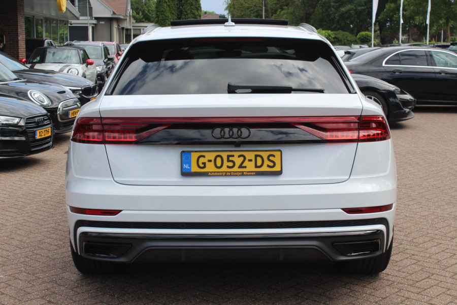 Audi Q8 55 TFSI quattro Pro Line Plus / Trekhaak / Panoramadak / 360Camera / Achterasbesturing / Softclose / 22'' / B&O / Sfeerverlichting / Dodehoek / DAB / Stoelverwarming / ACC