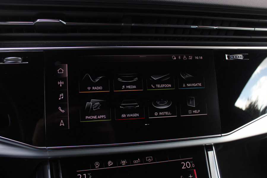 Audi Q8 55 TFSI quattro Pro Line Plus / Trekhaak / Panoramadak / 360Camera / Achterasbesturing / Softclose / 22'' / B&O / Sfeerverlichting / Dodehoek / DAB / Stoelverwarming / ACC