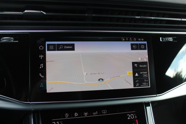 Audi Q8 55 TFSI quattro Pro Line Plus / Trekhaak / Panoramadak / 360Camera / Achterasbesturing / Softclose / 22'' / B&O / Sfeerverlichting / Dodehoek / DAB / Stoelverwarming / ACC