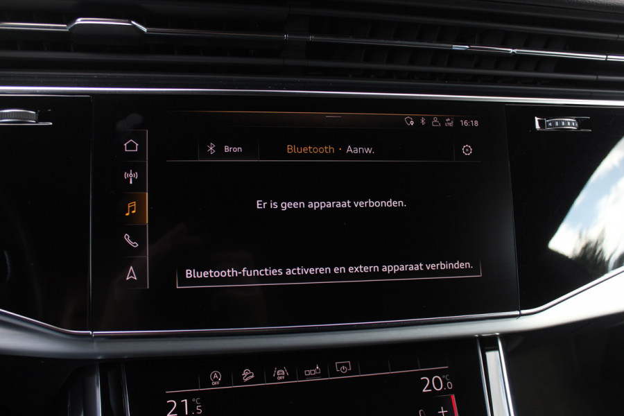 Audi Q8 55 TFSI quattro Pro Line Plus / Trekhaak / Panoramadak / 360Camera / Achterasbesturing / Softclose / 22'' / B&O / Sfeerverlichting / Dodehoek / DAB / Stoelverwarming / ACC