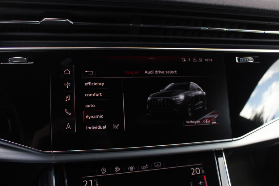 Audi Q8 55 TFSI quattro Pro Line Plus / Trekhaak / Panoramadak / 360Camera / Achterasbesturing / Softclose / 22'' / B&O / Sfeerverlichting / Dodehoek / DAB / Stoelverwarming / ACC
