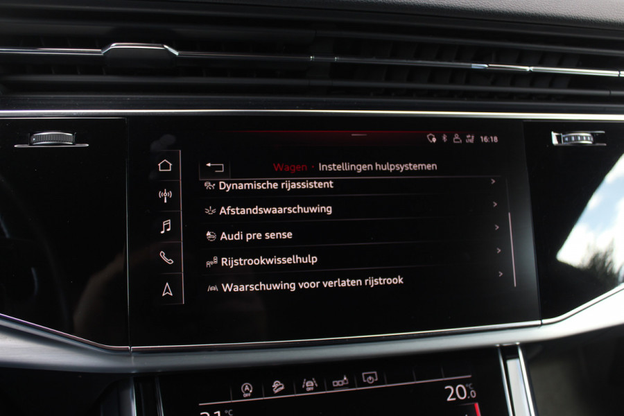 Audi Q8 55 TFSI quattro Pro Line Plus / Trekhaak / Panoramadak / 360Camera / Achterasbesturing / Softclose / 22'' / B&O / Sfeerverlichting / Dodehoek / DAB / Stoelverwarming / ACC