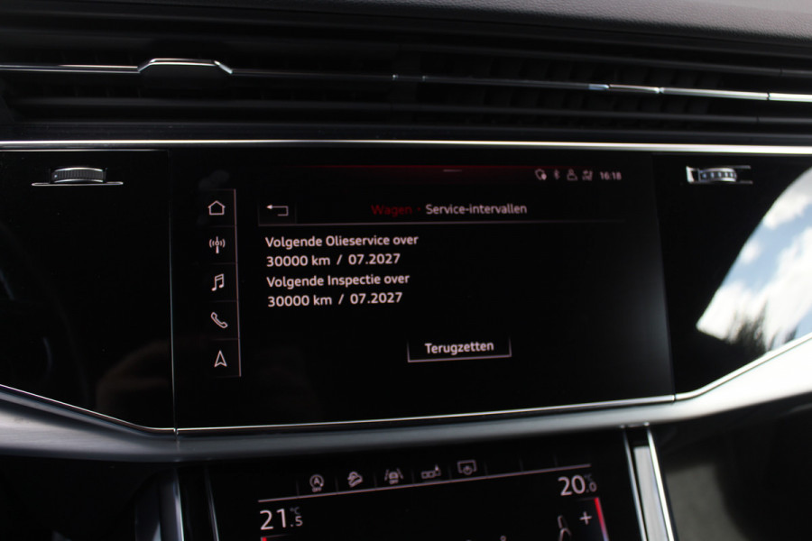 Audi Q8 55 TFSI quattro Pro Line Plus / Trekhaak / Panoramadak / 360Camera / Achterasbesturing / Softclose / 22'' / B&O / Sfeerverlichting / Dodehoek / DAB / Stoelverwarming / ACC