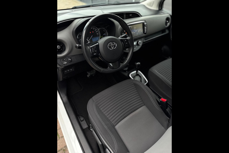Toyota Yaris 1.5 Hybrid Bi-Tone Bluetooth