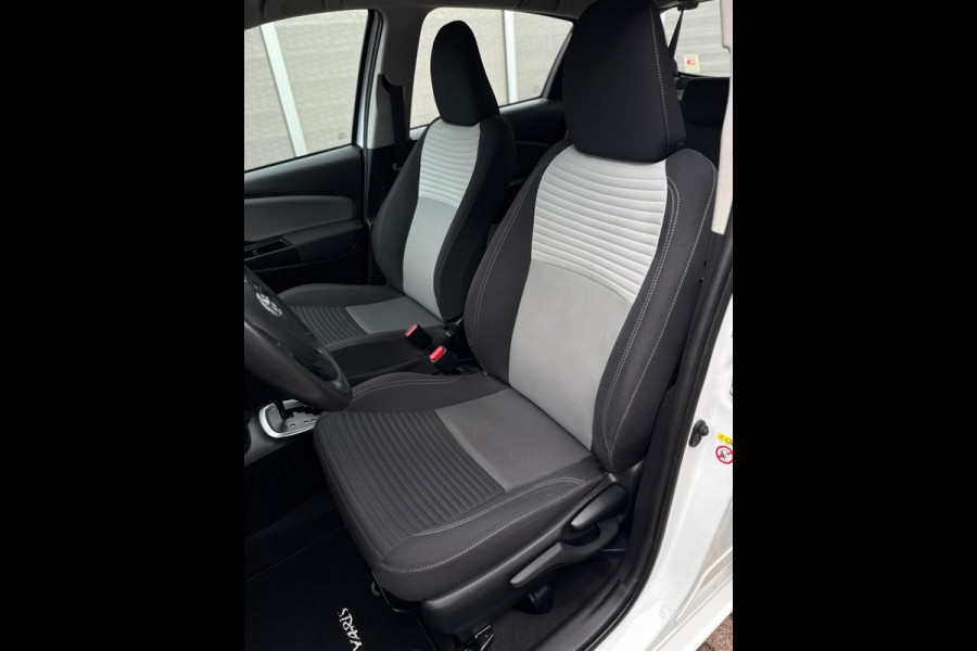 Toyota Yaris 1.5 Hybrid Bi-Tone Bluetooth