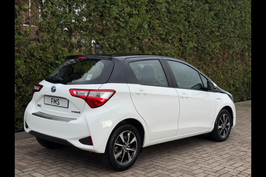 Toyota Yaris 1.5 Hybrid Bi-Tone Bluetooth
