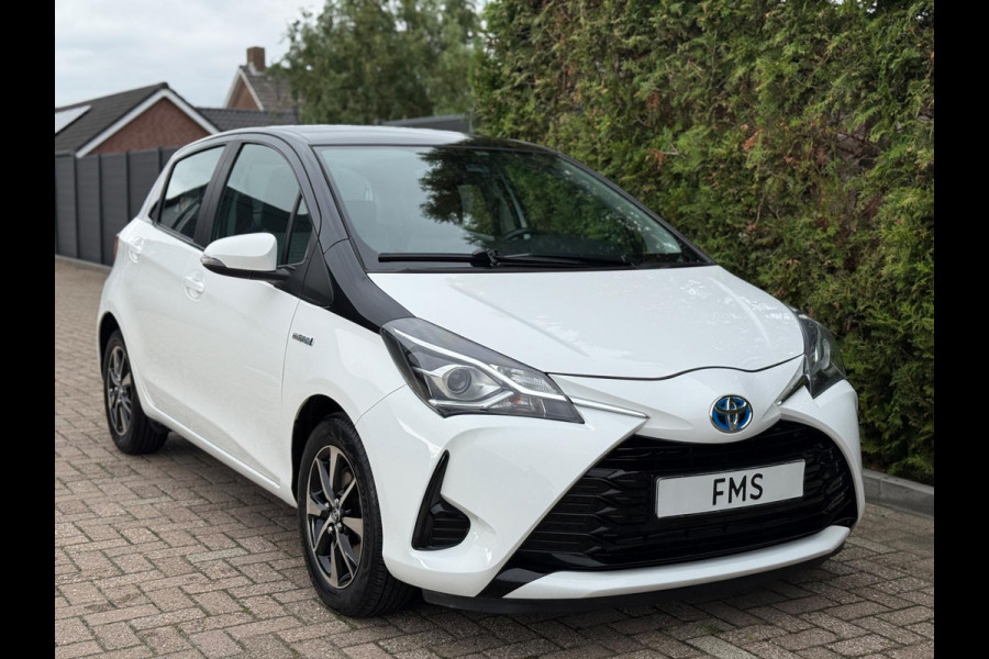 Toyota Yaris 1.5 Hybrid Bi-Tone Bluetooth