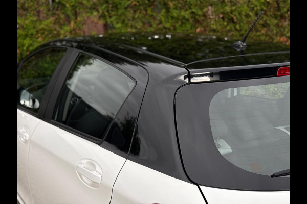 Toyota Yaris 1.5 Hybrid Bi-Tone Bluetooth