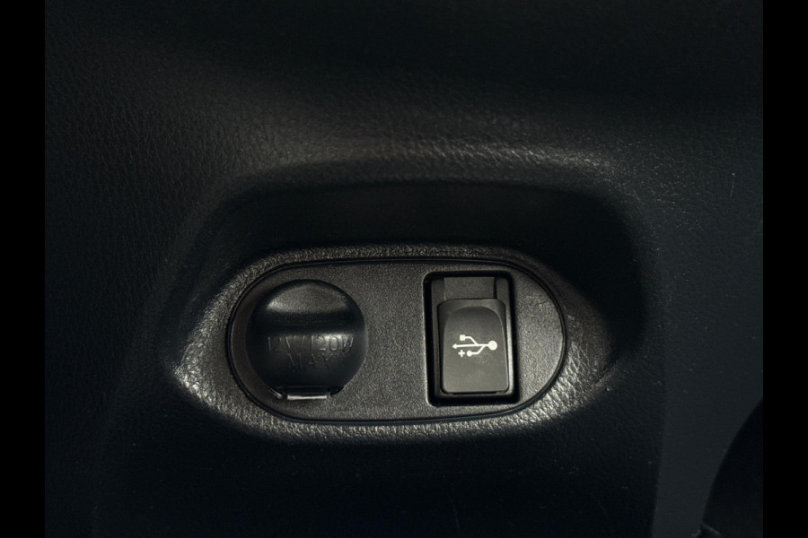 Toyota Yaris 1.5 Hybrid Bi-Tone Bluetooth