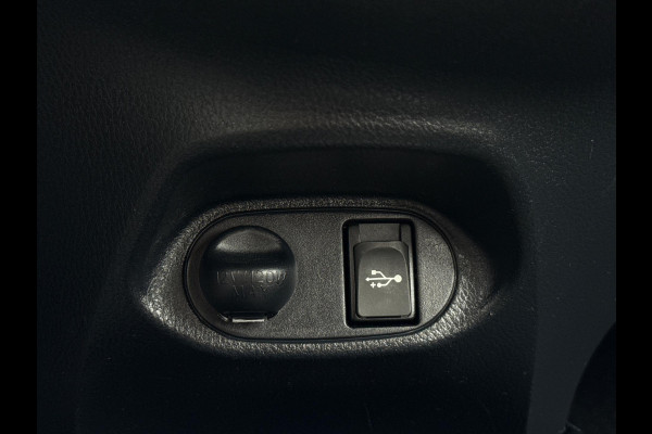 Toyota Yaris 1.5 Hybrid Bi-Tone Bluetooth