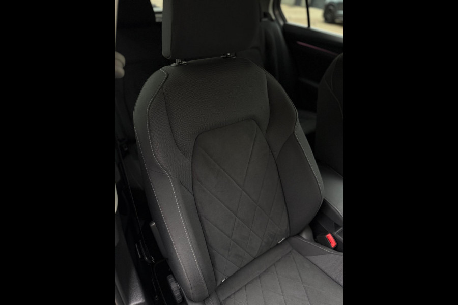 Volkswagen Golf 1.5 eTSI Style Edition Camera CarPlay