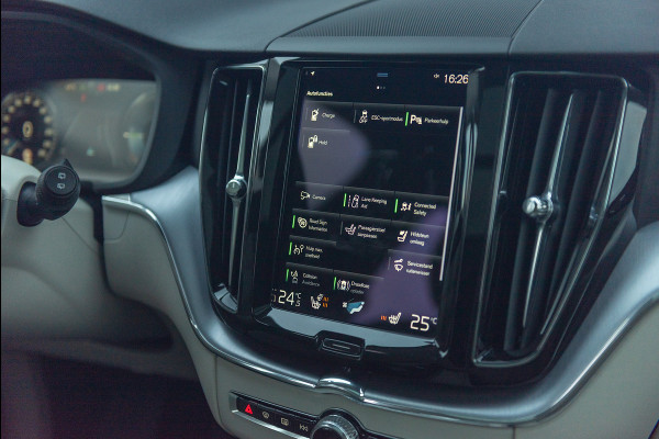 Volvo XC60 T8 Aut. Inscription Leder Stoelverwarming Parkeercamera 390pk