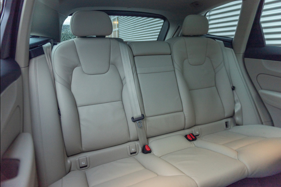 Volvo XC60 T8 Aut. Inscription Leder Stoelverwarming Parkeercamera 390pk